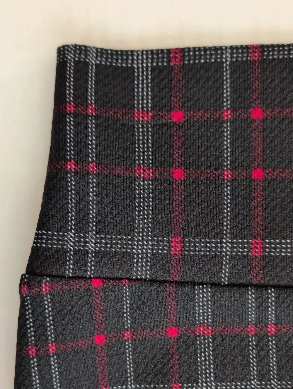 LuLaRoe Cassie Pencil Skirt Plaid Grid Knit Pull On Style XS Black Red White